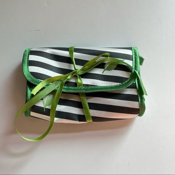 Beautiful Boscia satin wallet makeup bag Brand New - Picture 4 of 10